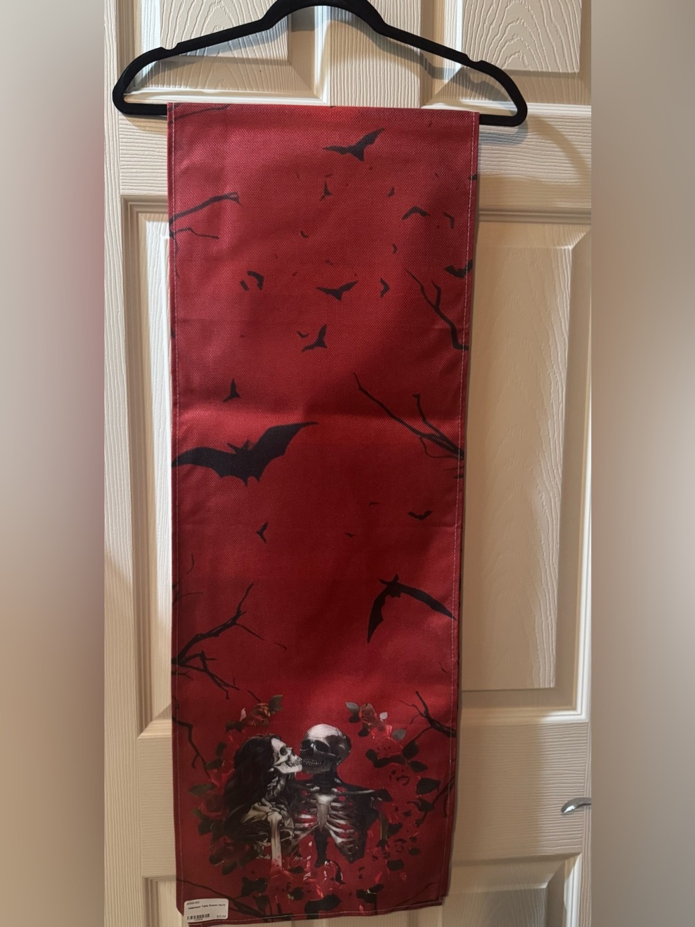 NWT Red and Black Halloween Bat & Skull Linen Table Runner, 13x72